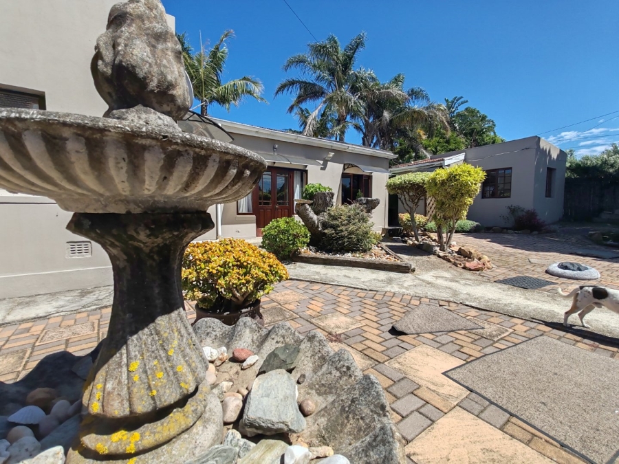 7 Bedroom Property for Sale in Walmer Eastern Cape